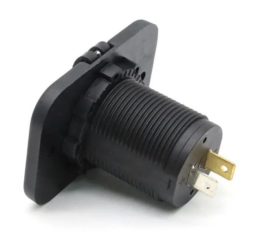 АВТОМОБИЛЬНОЕ ЗАРЯДНОЕ УСТРОЙСТВО 2x USB 1 А + 2,1 А, ПАНЕЛЬ, ГНЕЗДО ПРИКУРИВАТЕЛЯ 3,1 А, РАМКА