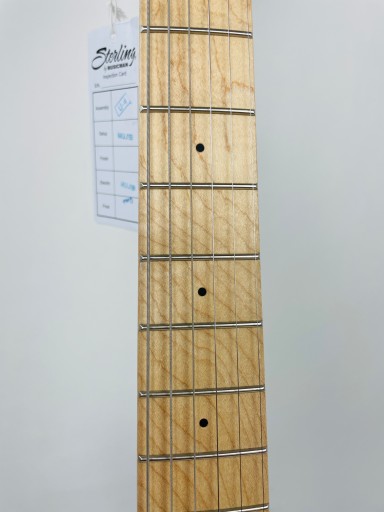 STERLING от Music Man AXIS AX 3 QM (SPB-M1)