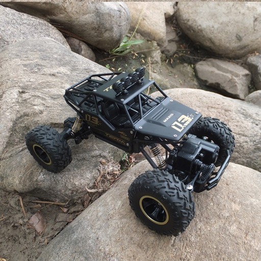 Большой внедорожник RC 4x4 с дистанционным управлением и батарейками типа АА