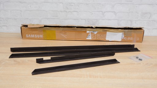 Поврежденная рамка для телевизора Samsung The Frame 32