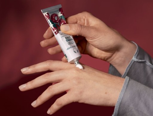 THE BODY SHOP Cherries & Cheer Бальзам для рук Вишневый крем для рук 30 мл