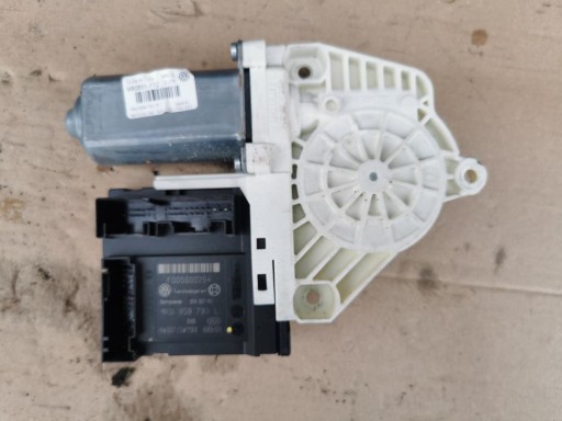 Левый мотор моторного намотка VW Passat B6 Golf V 1K0959793L 1K0959701P