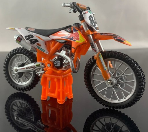 KTM 450 SX-F Red Bull Дж. Херлингс 1:18 Bburago
