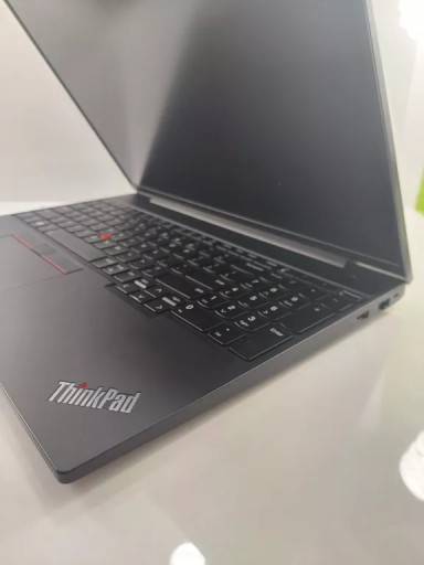 LAPTOP LENOVO THINKPAD E16 AMD RYZEN 5 16 GB RAM
