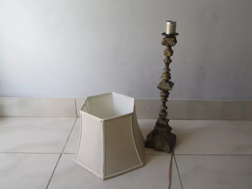 LAMPA Z ABAŻUREM 72CM