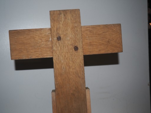 Krzyż drewniany stojący zdobiony