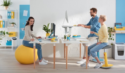 Piłka ergonomiczna do siedzenia i ćwiczeń Leitz Ergo Cosy 65cm niebieska