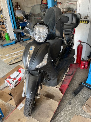 Переднее крыло Piaggio Beverly 125-300 2020