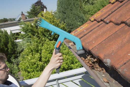 СКРЕБОК ДЛЯ ОЧИСТКИ ЖЕЛОБОВ С КРЫШИ Gardena Combisystem