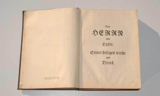 Старые часы и молитвенник, 1911 год, антиквариат.