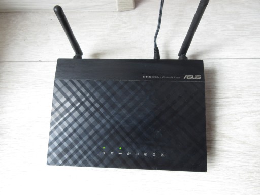 Беспроводной маршрутизатор ASUS RT-N12E, 300 Мбит/с, РЕАЛЬНОЕ ФОТО
