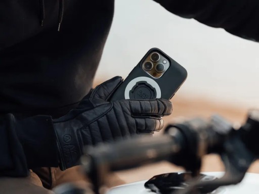 Чехол MAG с четырьмя замками — iPhone 13