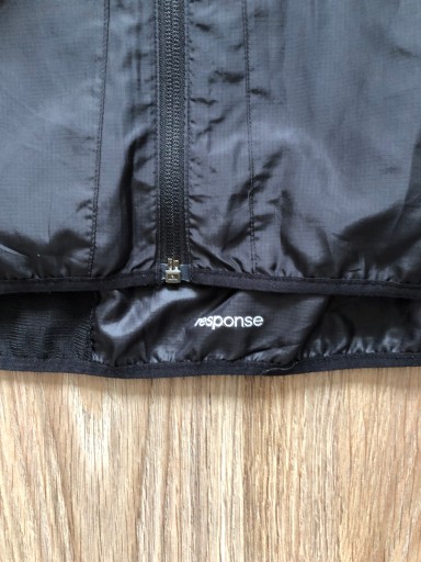 Женская куртка ADIDAS, размер 38/40.