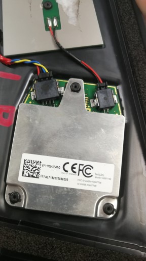СТЕКЛЯННАЯ СТОЙКА БОКОВОЙ КАМЕРЫ TESLA S 1109253-00-G