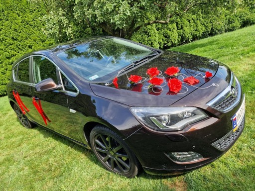 Украшение автомобиля – модное украшение свадебного автомобиля
