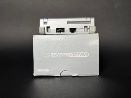 Серебряный Nintendo GameBoy Advance SP + Complete