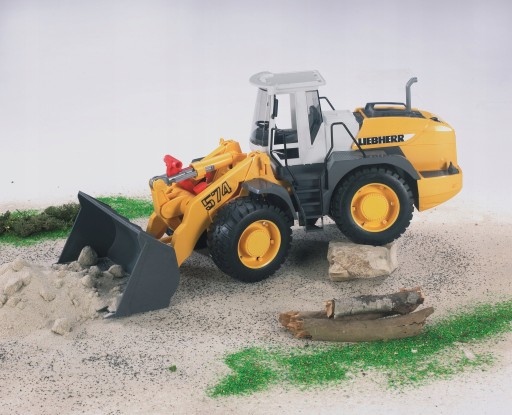 Колесный погрузчик Liebherr L 574 BRUDER 02430 Серия Profi 1:16