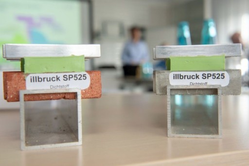Illbruck SP525 600мл серый строительный герметик