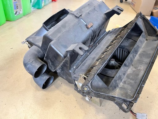 КОРПУС ОТОПИТЕЛЯ ГРУЗОВОГО ДВИГАТЕЛЯ FSO POLONEZ CALSONIC