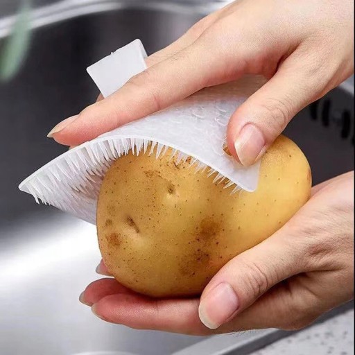 Щетка для мытья посуды на кухне.