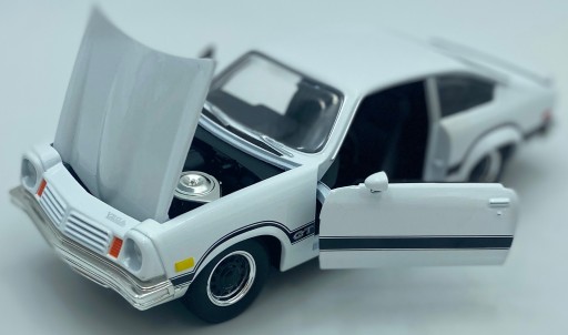 Chevrolet Vega GT 1974 1:24 Motormax 79048 белый