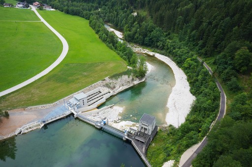 Kubek emaliowany 1l z miarką granatowy w białe wzorki Riess Dirndl