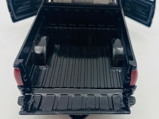 Chevrolet 454 SS Pickup 1:24 Motormax 73203 черный
