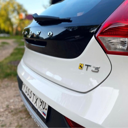 VOLVO POLESTAR R СКАЧАЮЩИЙ ЛОСЬ С ЭМБЛЕМОЙ МОСА КЛАПАН