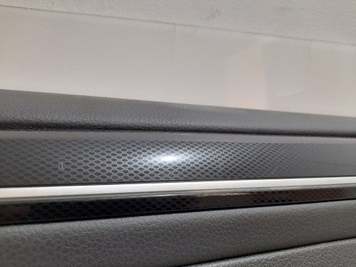 GOLF VII 3-y drzwi BOCZEK TAPICERKA DRZWI AMBIENTE LED CARBON 5G3867011BQ