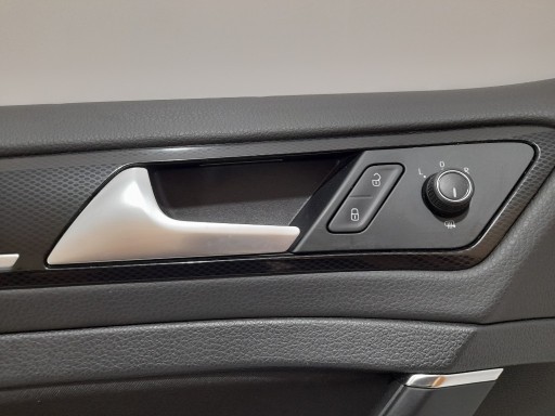 GOLF VII 3-y drzwi BOCZEK TAPICERKA DRZWI AMBIENTE LED CARBON 5G3867011BQ