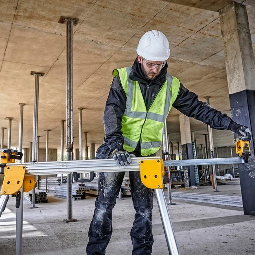 Торцовочная пила DEWALT 216MM DWS777 + стол DE7023