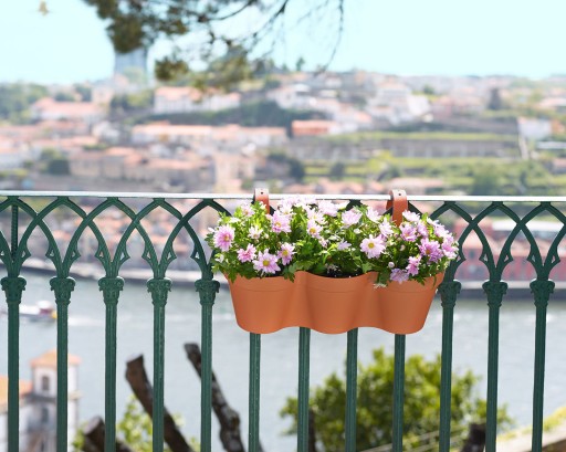 podłużne doniczki balkonowe skrzynki żółte CAPRI 54x30 na poręcz na balkon