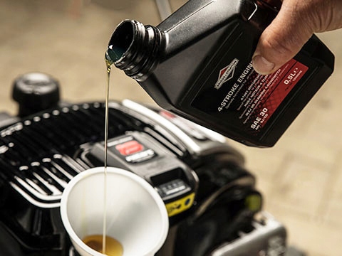 Моторное масло Briggs & Stratton для газонокосилок и тракторов SAE30 2л.
