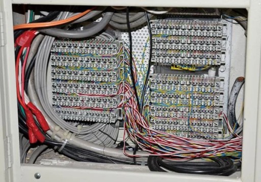 ИНСТРУМЕНТ ДЛЯ ЗАПРАВКИ, УДАРНОЕ УСТРОЙСТВО ДЛЯ РАЗЪЕМОВ ТИПА КРОНА ДЛЯ ЗАКРЫТИЯ ПРОВОДОВ