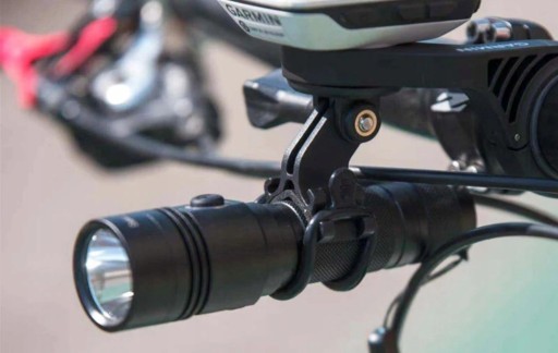 Держатель для крепления фонаря Garmin.