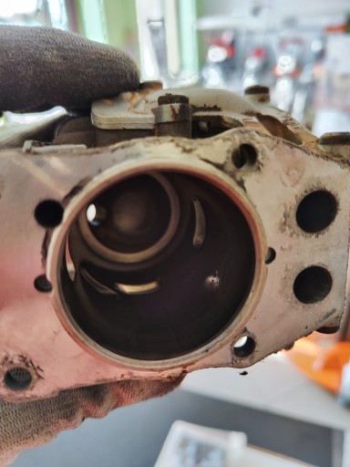 Поршневой цилиндр Husqvarna T540 XP