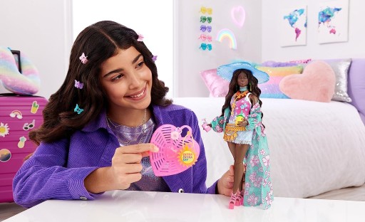 Кукла Barbie Extra Fly с дорожной одеждой и аксессуарами на тему сна.