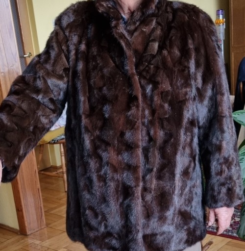 Шуба из норки, сшита, не ношена, размер 50 (XXL), длина 80 см.