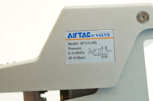 ПНЕВМАТИЧЕСКИЙ НОЖНОЙ КЛАПАН С ЗАМКОМ AIRTAC 5/2-1/4