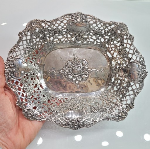 Серебряная тарелка, поднос, корзина из серебра пробы 0,800 с ажурным узором — розы