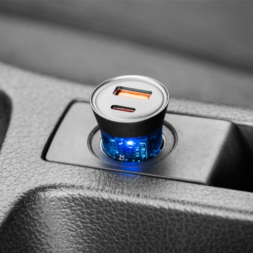 Быстрое автомобильное зарядное устройство USB C 30 Вт для прикуривателя 12–24 В QC PD мощное