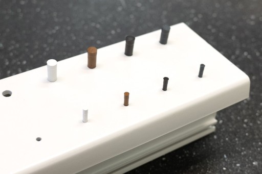 Kołek naprawczy do profili okiennych Ø6mm RAL 7016
