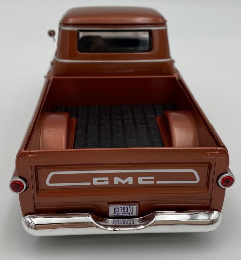 1958 GMC 100 Wideside Pickup коричневый 1:24 Motormax 79385