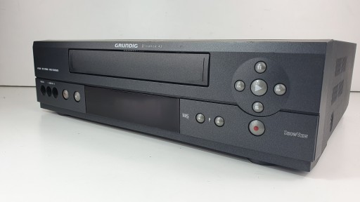Видеорегистратор Grundig VIVANCE GV 3043 HIFI