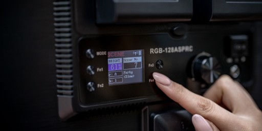 Newell Air 1100 RGB BD APP Светодиодная лампа 2500-8500 К + 2x NP-F570 + зарядное устройство