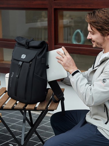 Plecak na laptopa 15,6 FRN8158 z USB wodoodporny worek kurierski 23l