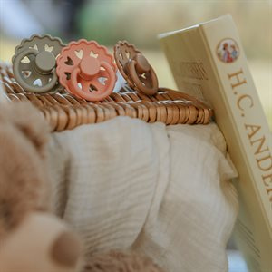 Соска-пустышка FRIGG 6–18 м Fairytale X H.C. Андерсен Оле