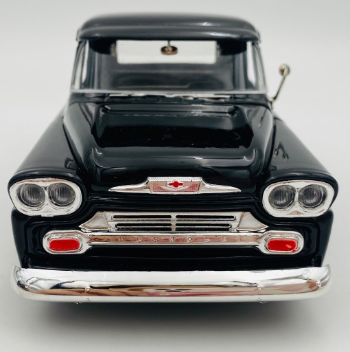Chevy Apache Fleetside Pickup 1:24 Motormax 79311 черный
