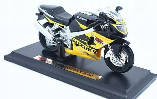 SUZUKI GSX R600 на стенде модель 1:18 Maisto
