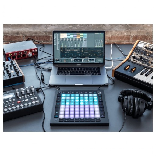 Миди-контроллер NOVATION Launchpad Pro mk3